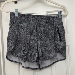 Lululemon - tracker short v